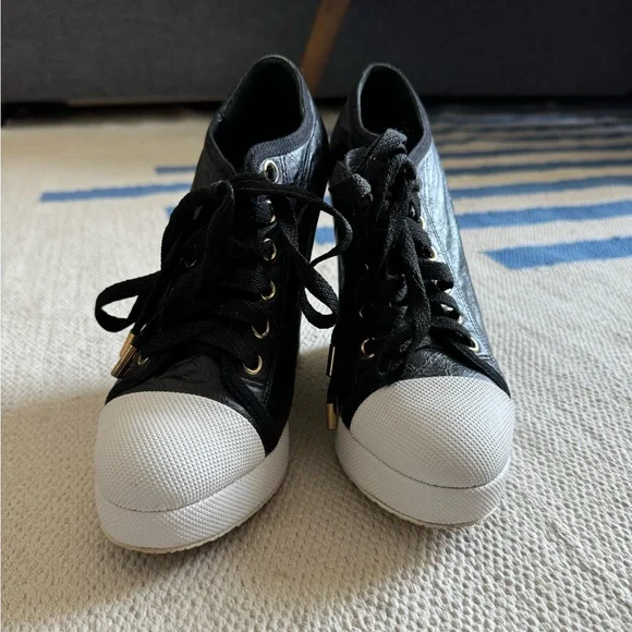 L.A.M.B. embossed logo wedge sneakers - Picture 3 of 7